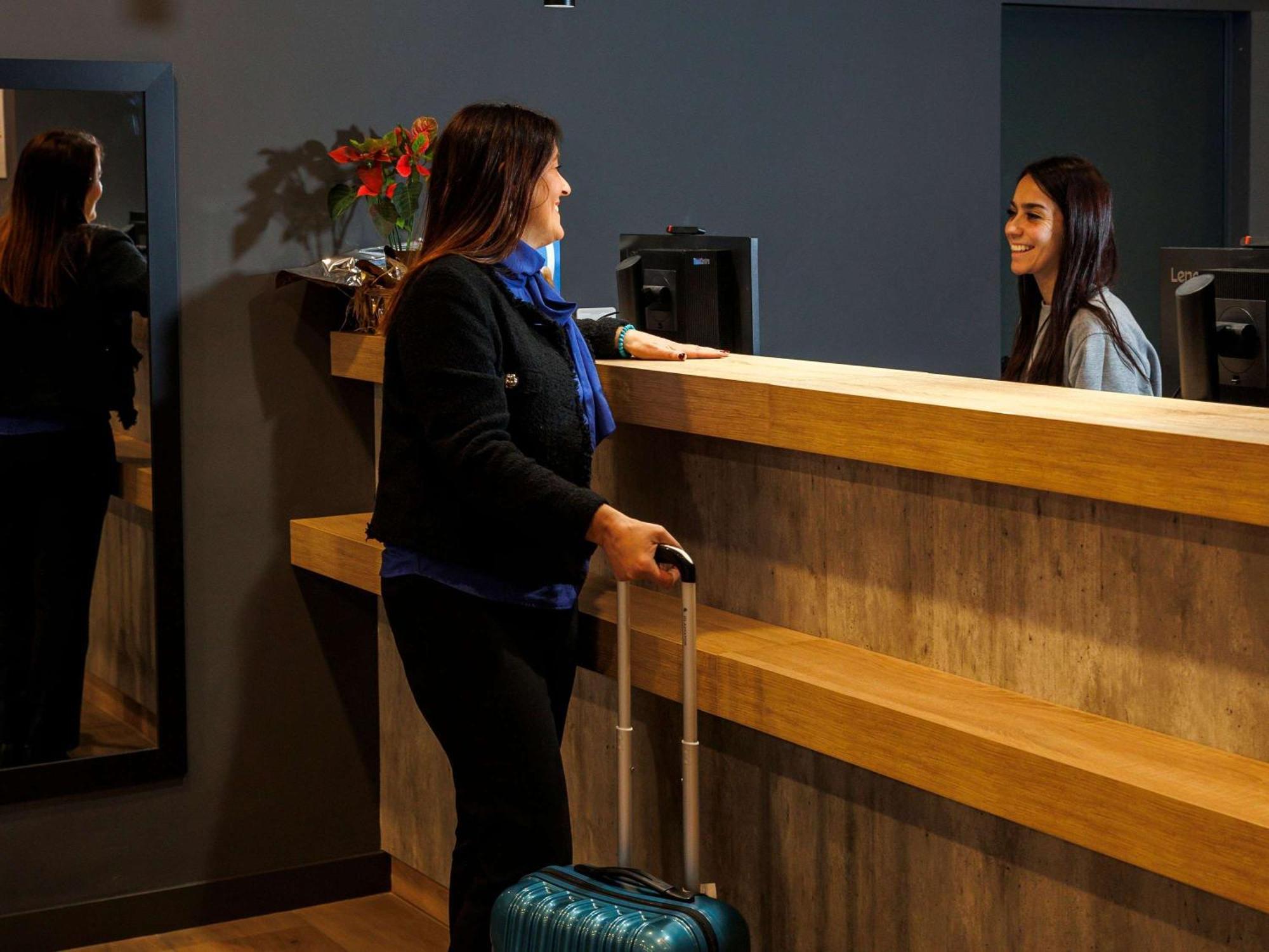 Ibis Budget Logrono Centro Екстериор снимка