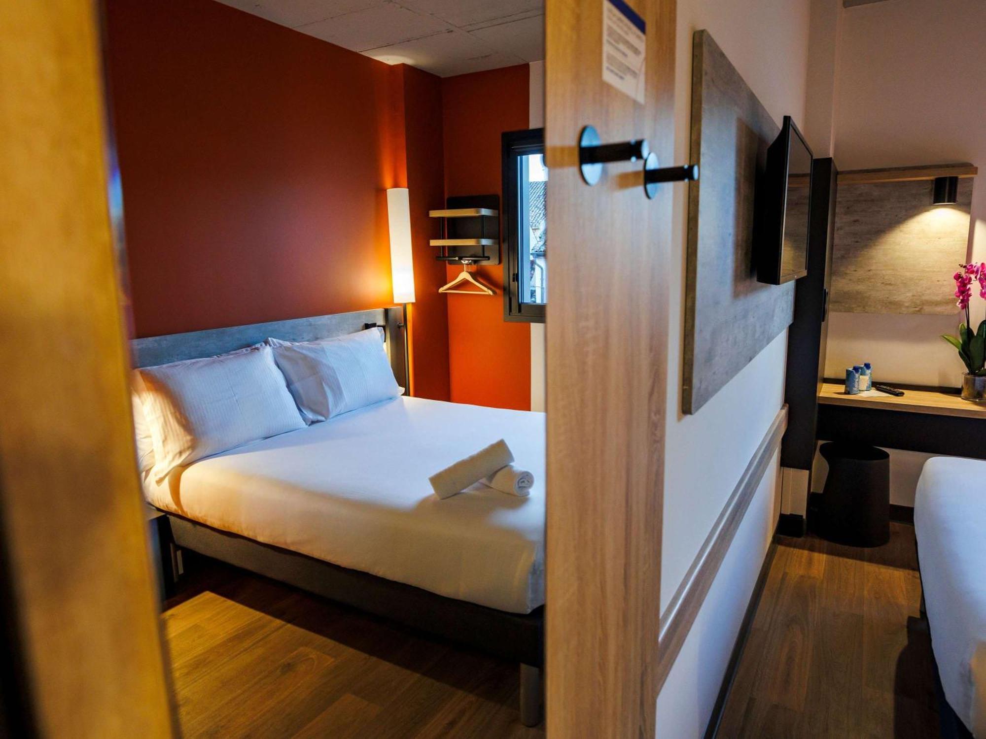 Ibis Budget Logrono Centro Екстериор снимка