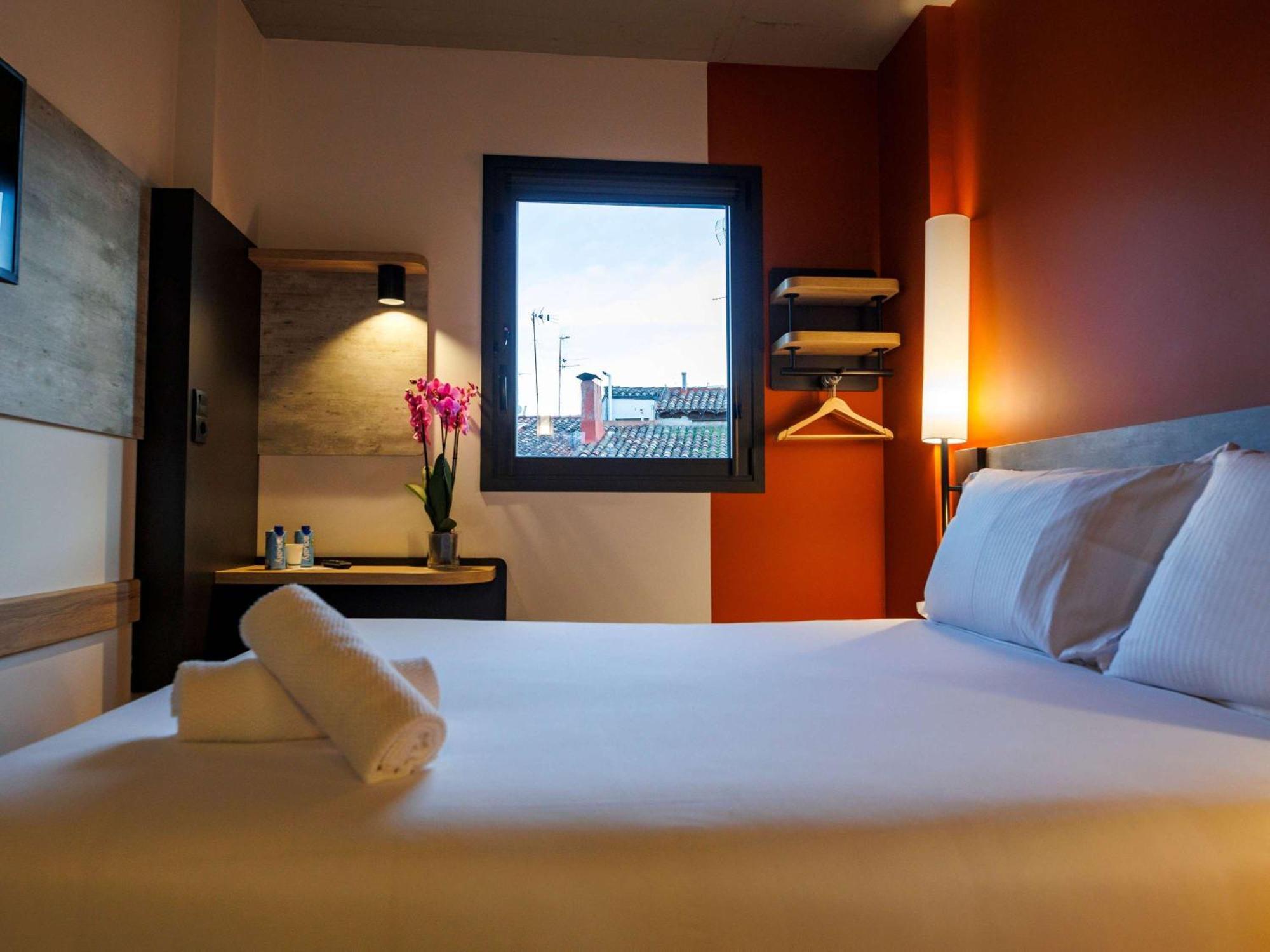 Ibis Budget Logrono Centro Екстериор снимка